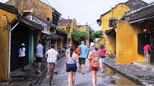 Travel to Hoi An Ancient! Where to Buy Some Souvenirs?